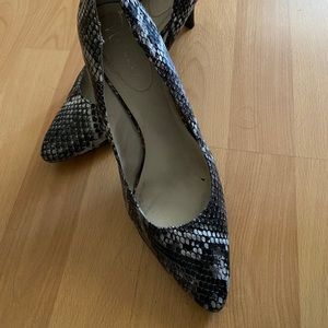 Nickels Faux Snake Skin black & white heels